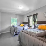 Comfy & Spacious Duplex W Top Amenities!