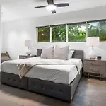 Luxury Miami Villa With Large Pool & Bbq, Perfect Getaway!