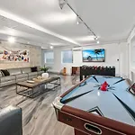 Luxury Miami Villa With Large Pool & Bbq, Perfect Getaway!