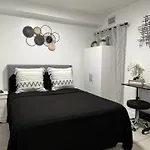 Guest Suite W Free Parking At 7 Min To Miami International Airport