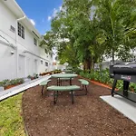 Modern 1-Br Apartment In Miami