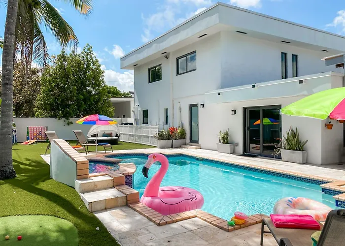Villa Palma - Prime Location, Pool, Game Room, Outdoor Kitchen
