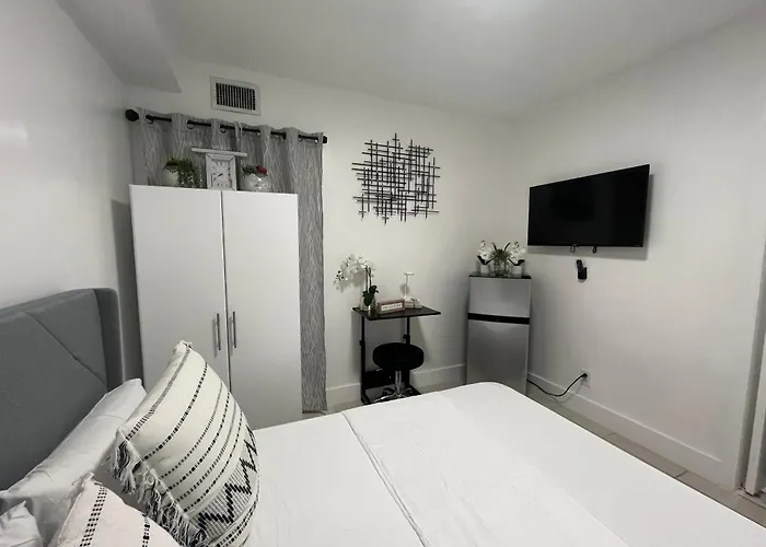 Guest Suite W Free Parking At 7 Min To Miami International Airport