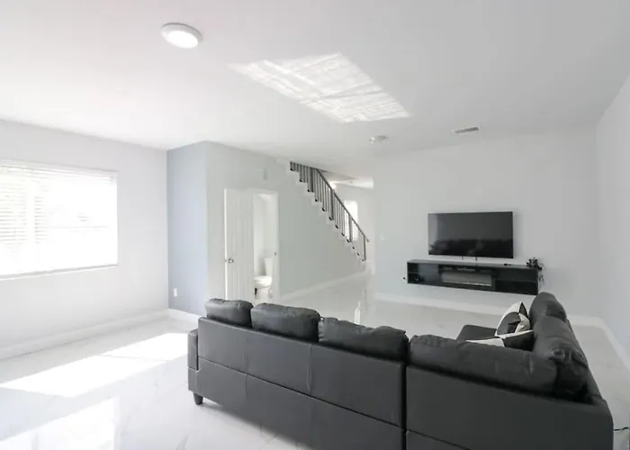 Sleek & Modern Townhome Shared Backyard Oasis