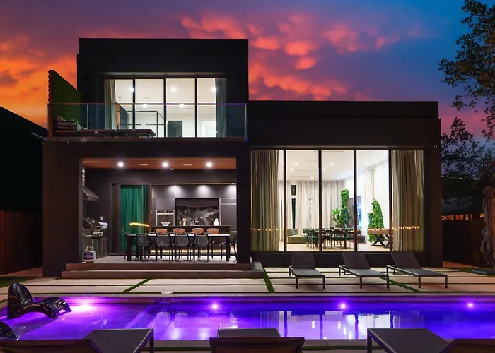 Modern Build Heated Pool Huge Open Concept