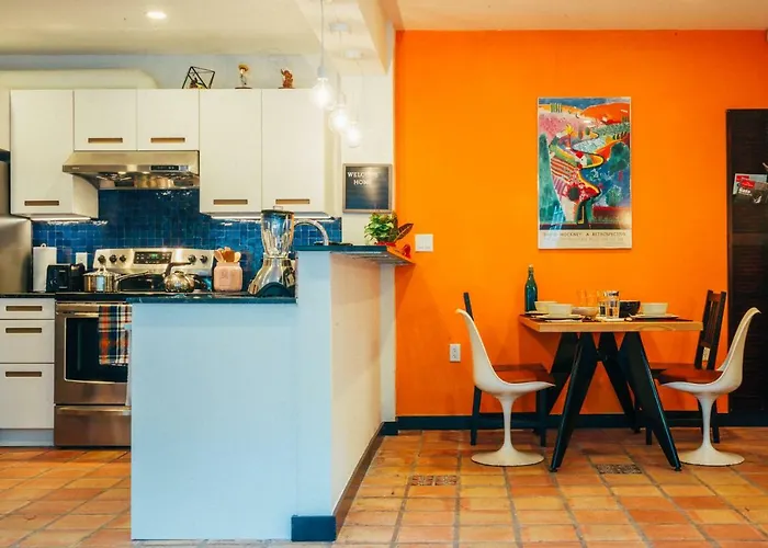 Renovated Historic Coconut Grove Cottage Home