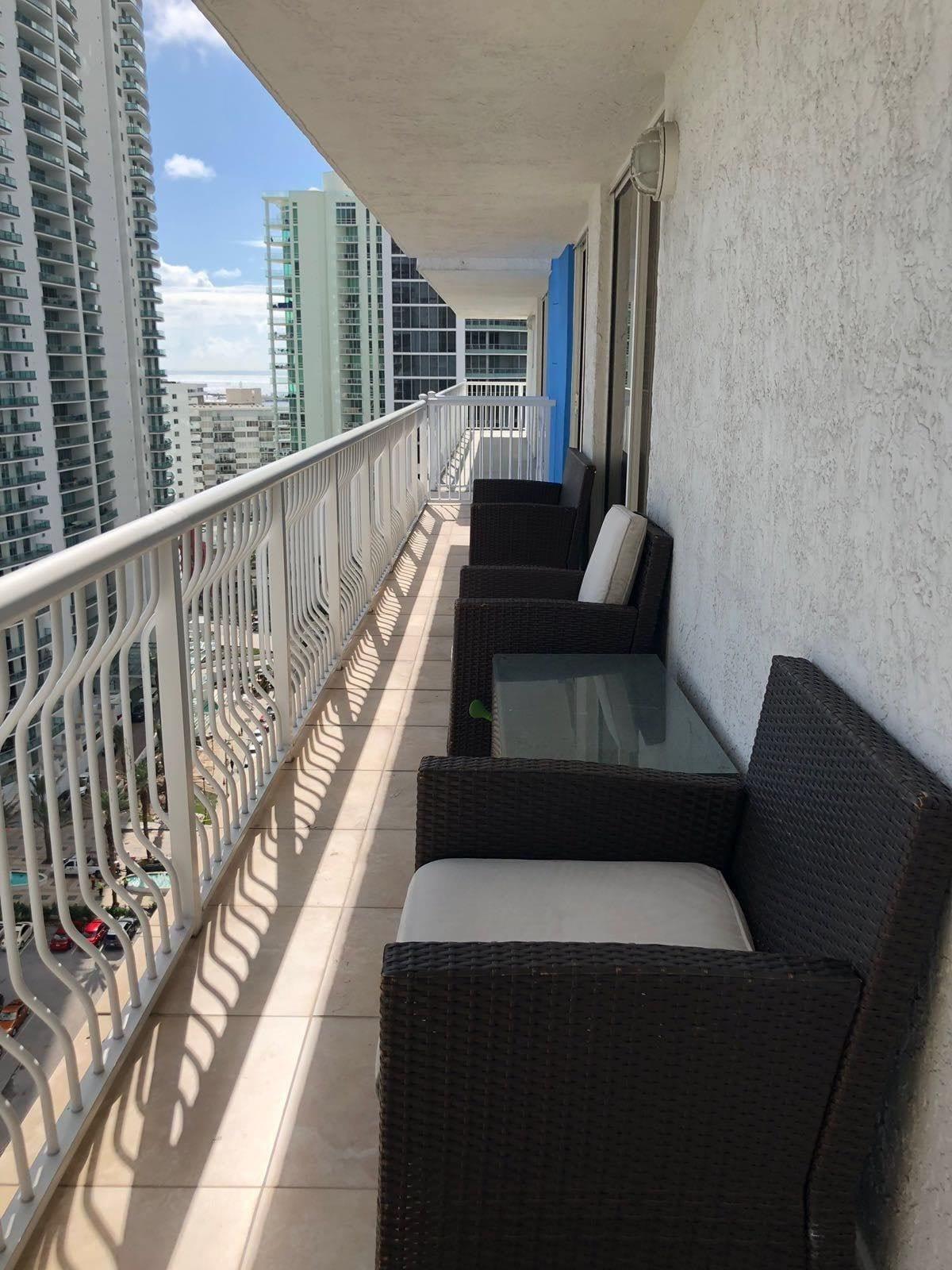 Brickell Bay Boardwalk - Waterfront Luxury Apartment *