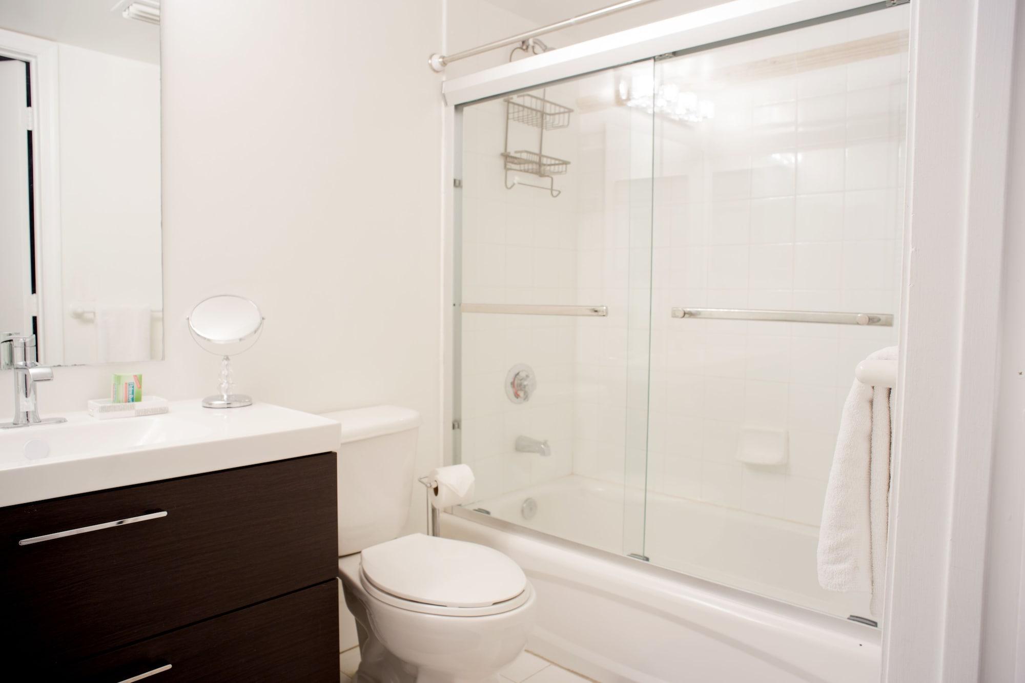 Brickell Bay Boardwalk - Waterfront Luxury Apartment