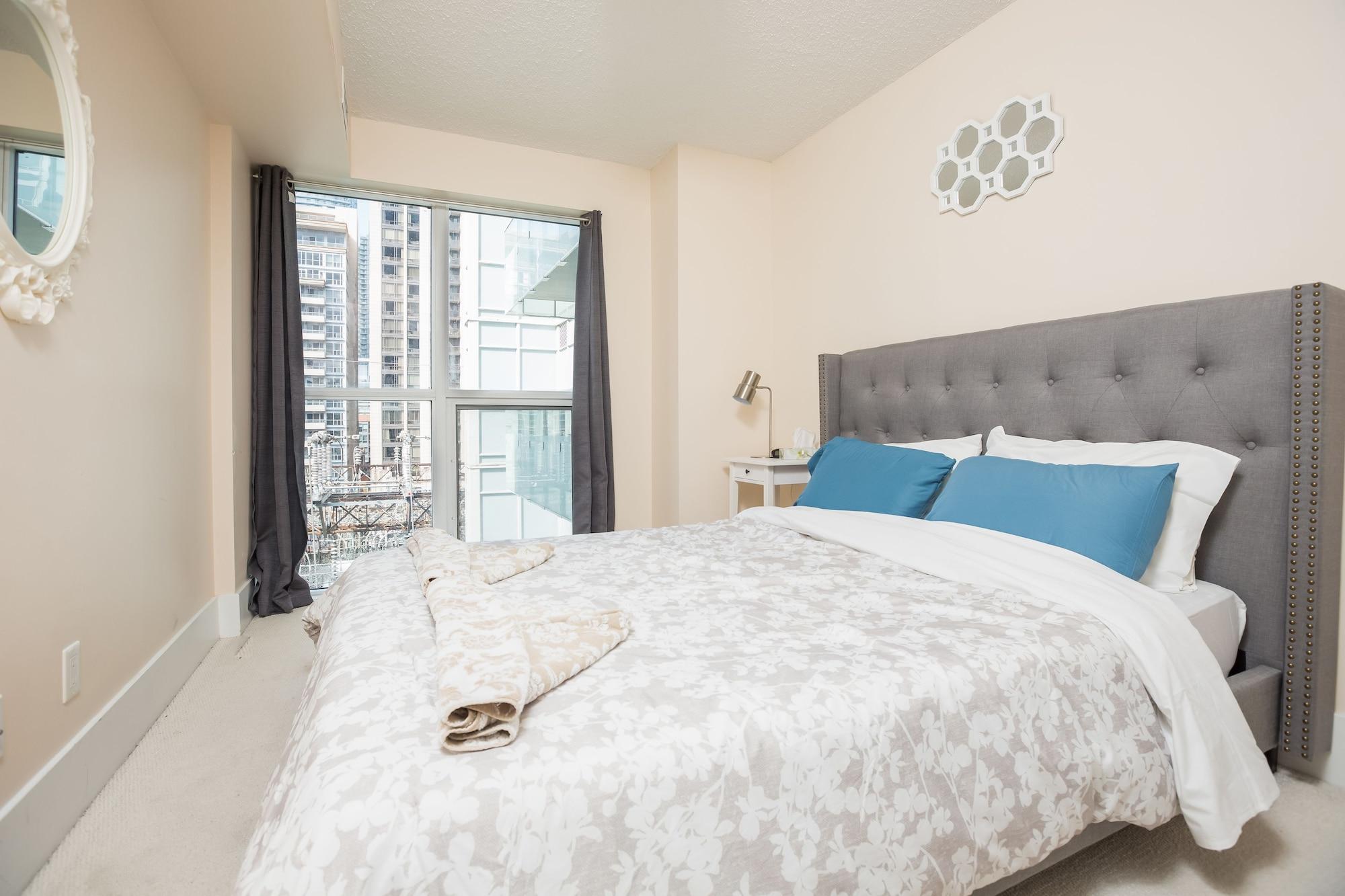 Brickell Bay Boardwalk - Waterfront Luxury *