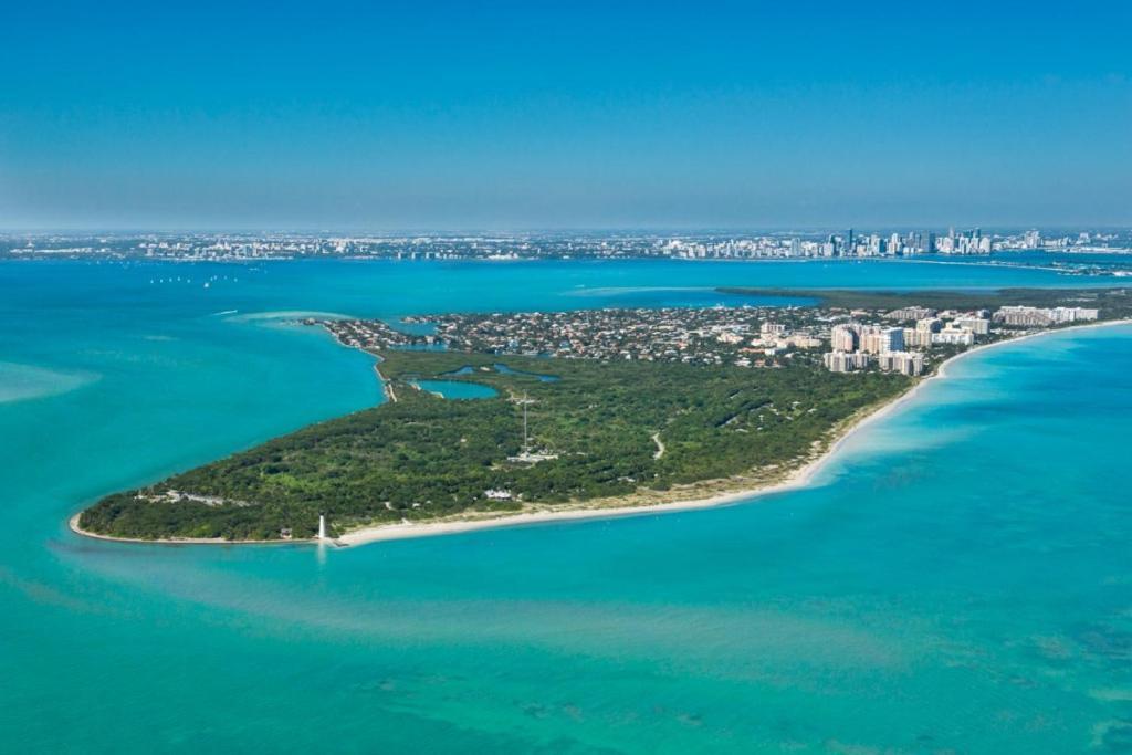 Gorgeous Beachy Chic In Key Biscayne Apartment