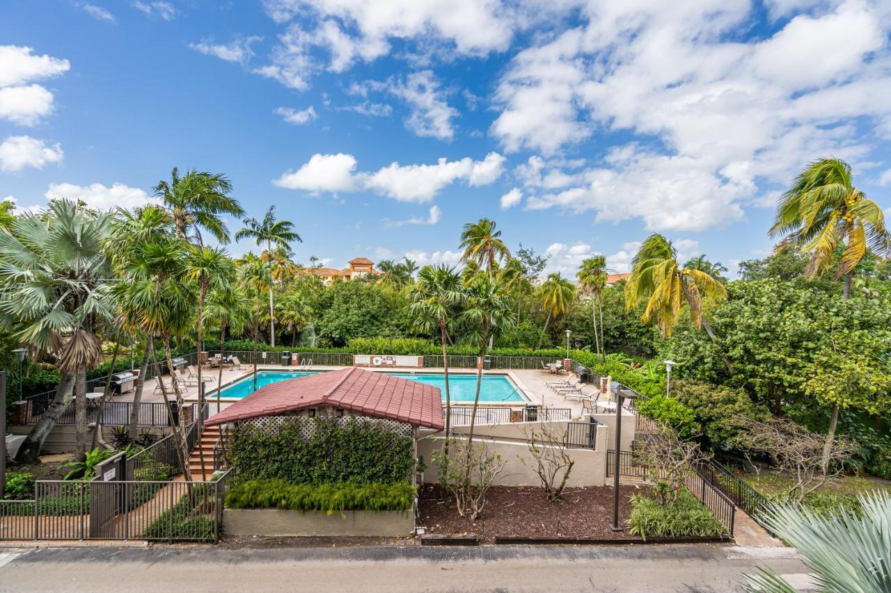 Newly Remodeled - Key Colony Apartment