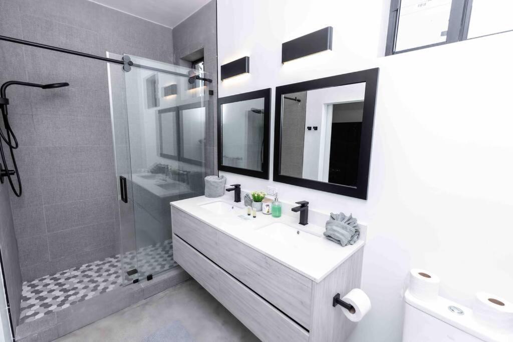 Appartement Huge 4 Bedroom Townhouse W/ Private Rooftop & Bbq