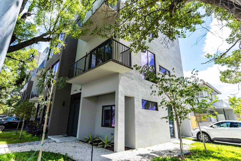 Appartement Huge 4 Bedroom Townhouse W/ Private Rooftop & Bbq