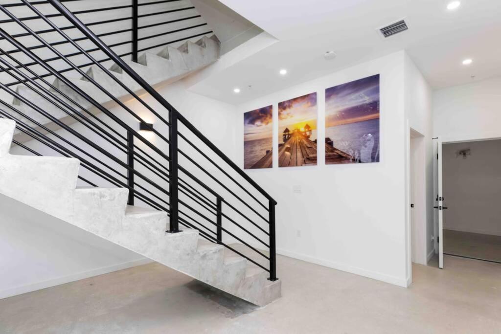 Huge 4 Bedroom Townhouse W/ Private Rooftop & Bbq Appartement