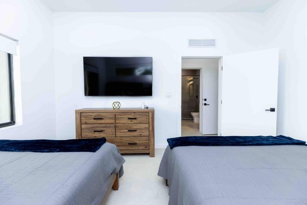 Appartement Huge 4 Bedroom Townhouse W/ Private Rooftop & Bbq