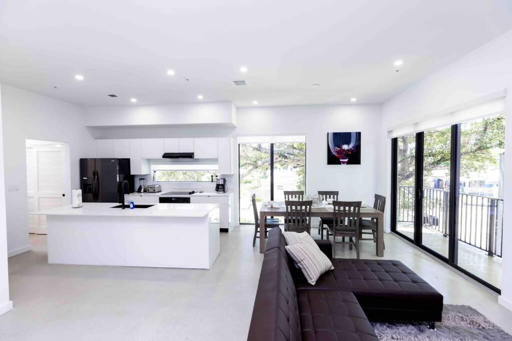 Huge 4 Bedroom Townhouse W/ Private Rooftop & Bbq Appartement