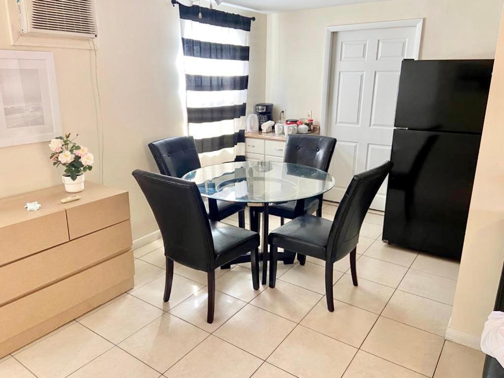 Private Near Airport - Free Parking - 01 Homestay *