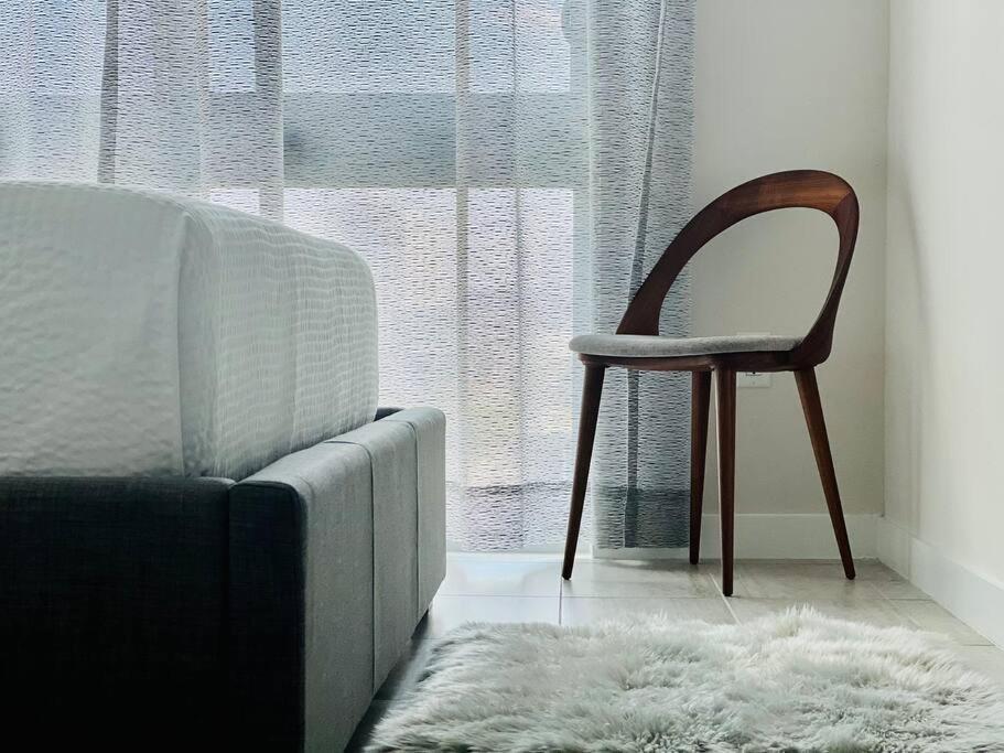 Brand New Floor In The Heart Of Apartment Miami
