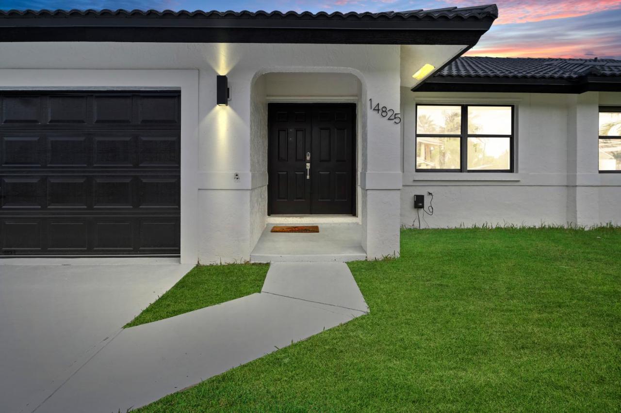 Paradise Miami, Luxury Gem With Heated Pool, Game Room, Fire Pit, 3 Bed 2 Bath Villa *