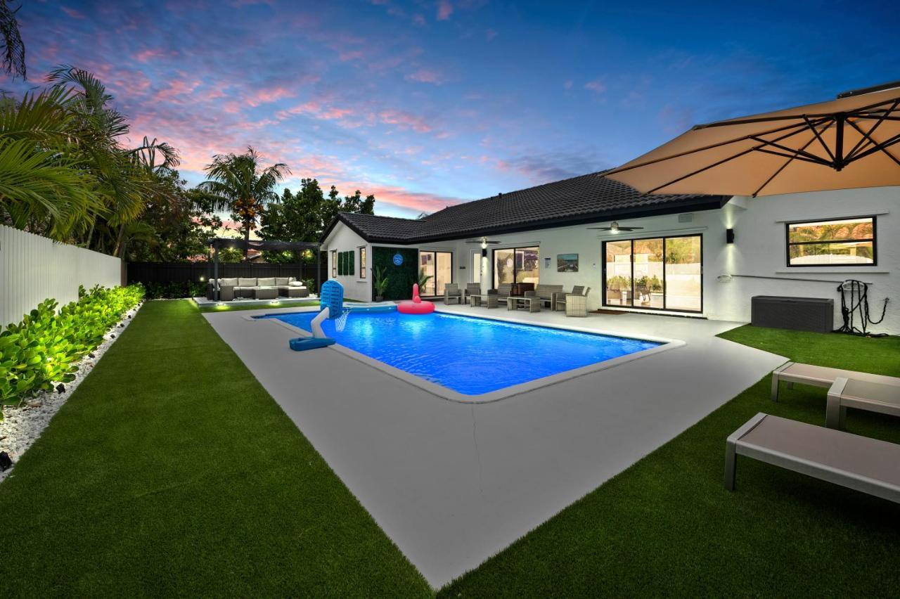 Paradise Miami, Luxury Gem With Heated Pool, Game Room, Fire Pit, 3 Bed 2 Bath Villa Miami
