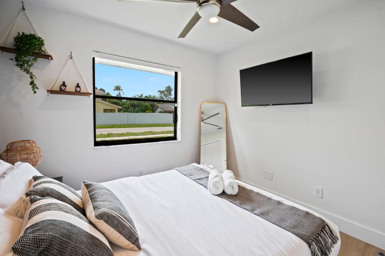 Paradise Miami, Luxury Gem With Heated Pool, Game Room, Fire Pit, 3 Bed 2 Bath Miami
