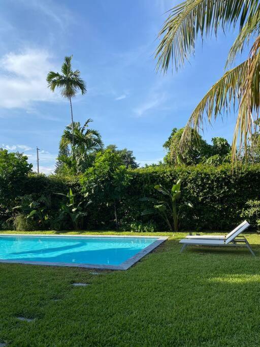 With Large Pool Ferienhaus Miami