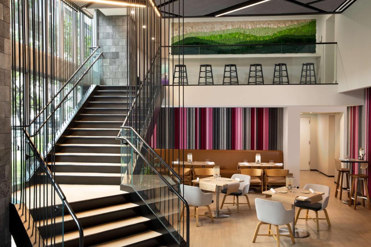 Yotel Hotel 4*