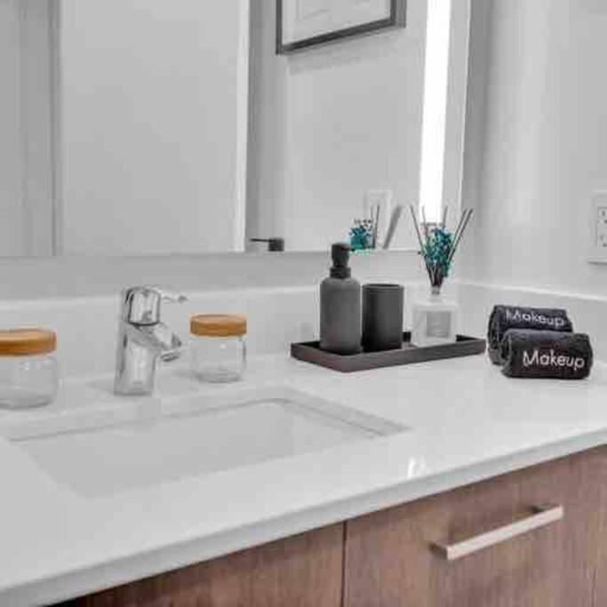 Spacious 2 Beds With Ocean View Apartment *
