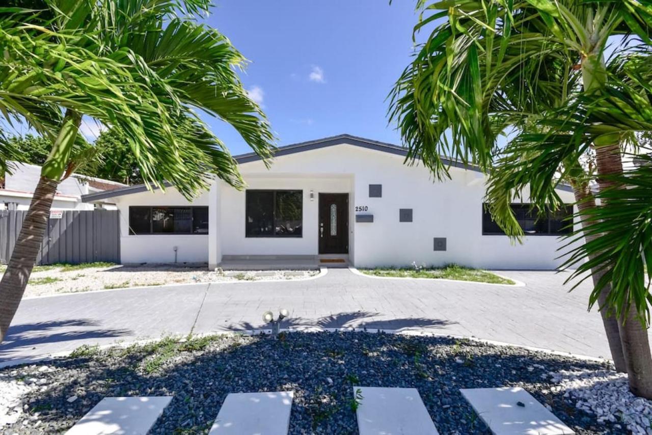 Five Bedroom With Pool In Highland Lakes Near Aventura Mall * Miami