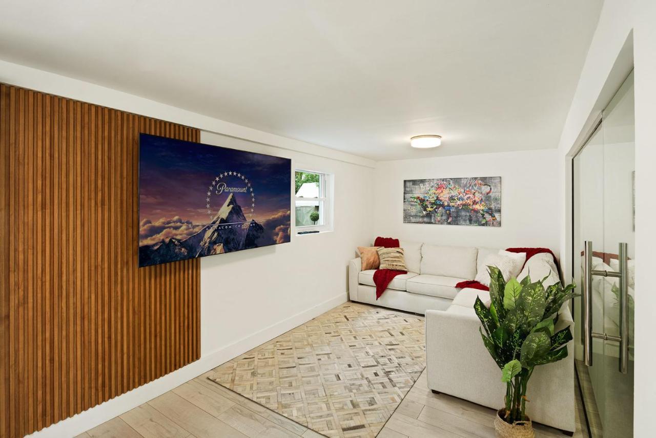 Oasis Vista Luxury Villa! 10 Min From Beach, Private Gym, Location! Miami