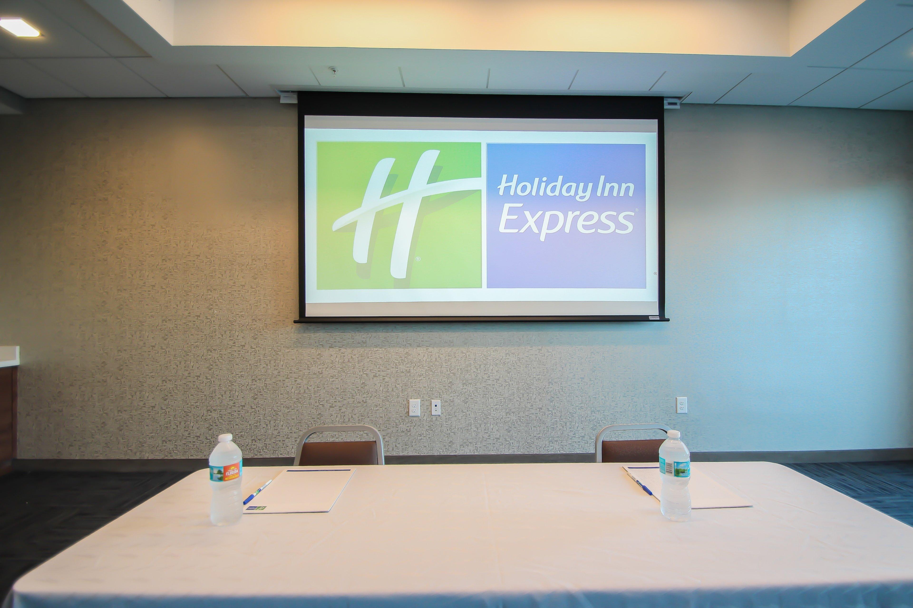 Express & Airport East By Ihg Hotel 3*