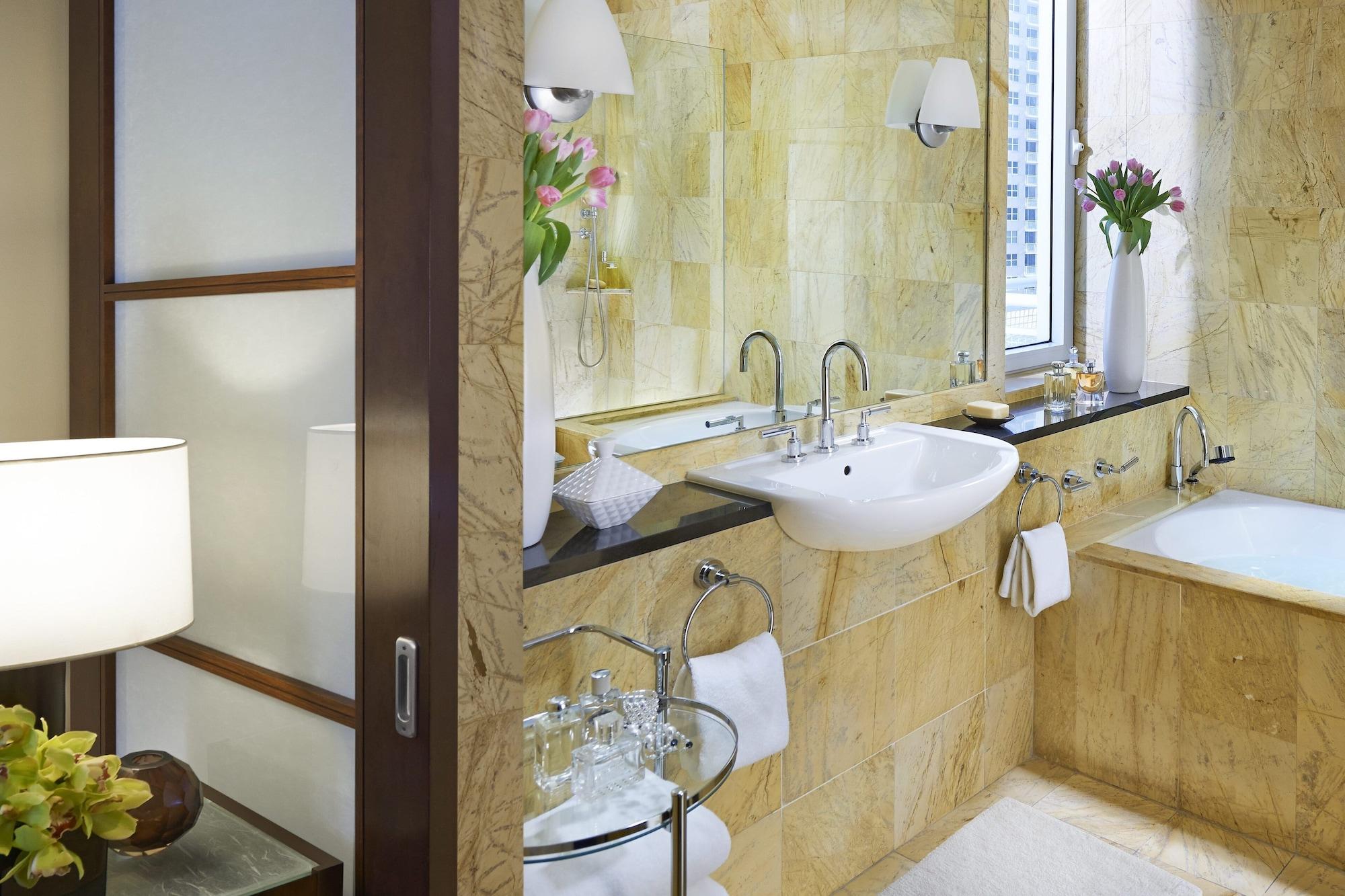 Mandarin Oriental, Hotel
