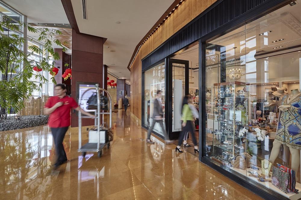 Mandarin Oriental, Hotel
