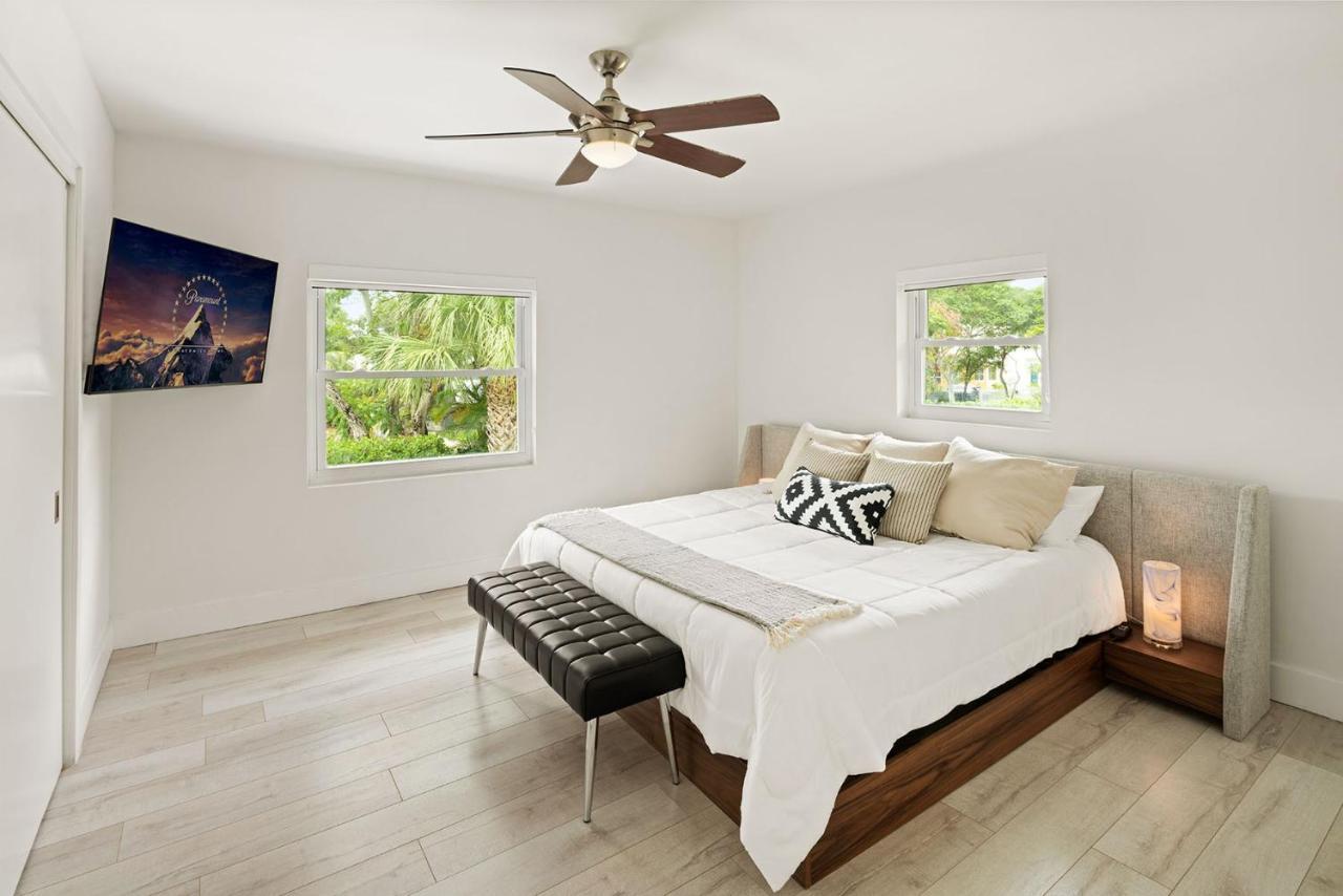 Oasis Vista Luxury Villa! 10 Min From Beach, Private Gym, Location! * Miami