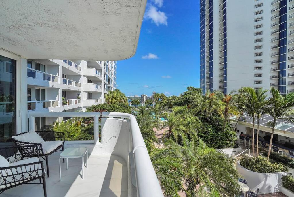 Golddust - Water And Views! * Miami