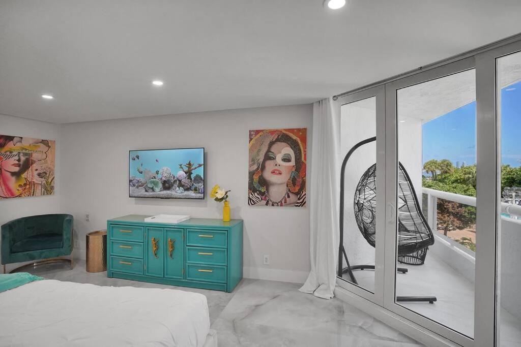 Golddust - Water And Views! * Miami