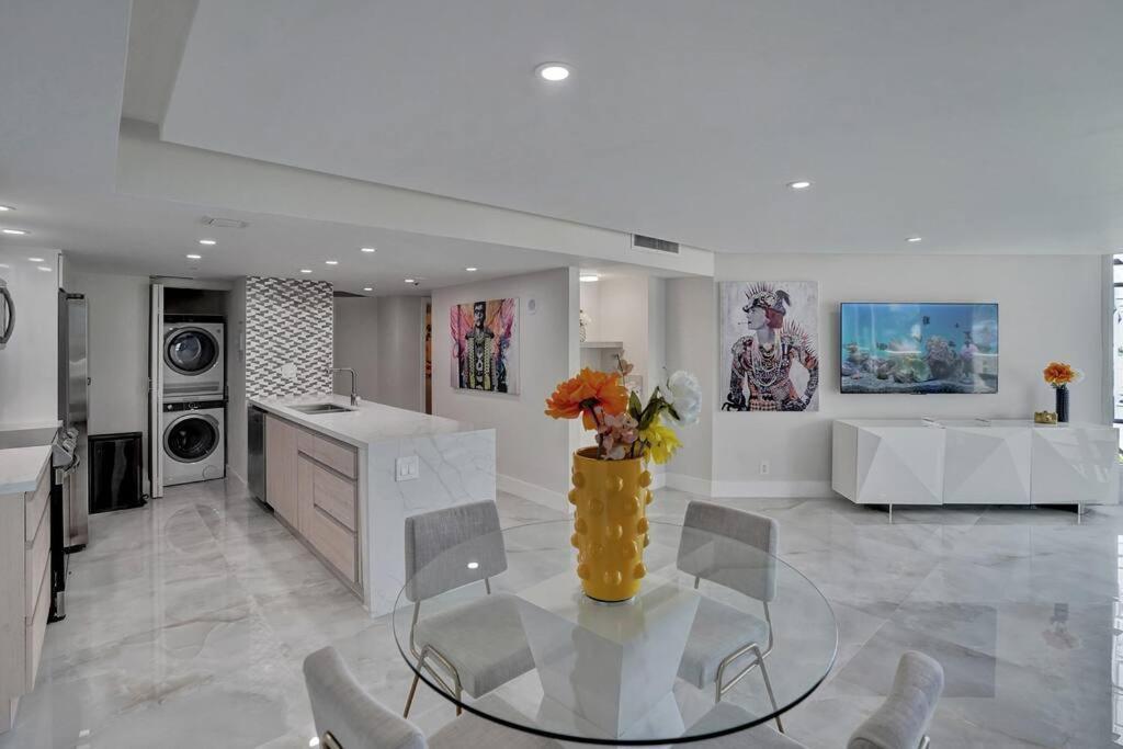 Golddust - Water And Views! Miami
