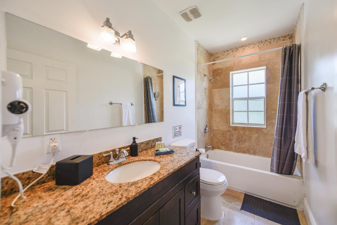 5 Bedrooms -15 Min From The @design District Vakantiehuis Miami