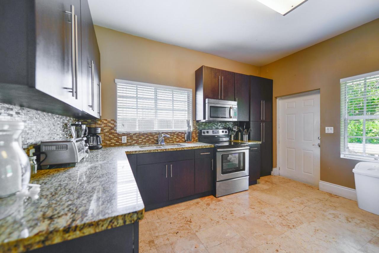 5 Bedrooms -15 Min From The @design District Vakantiehuis