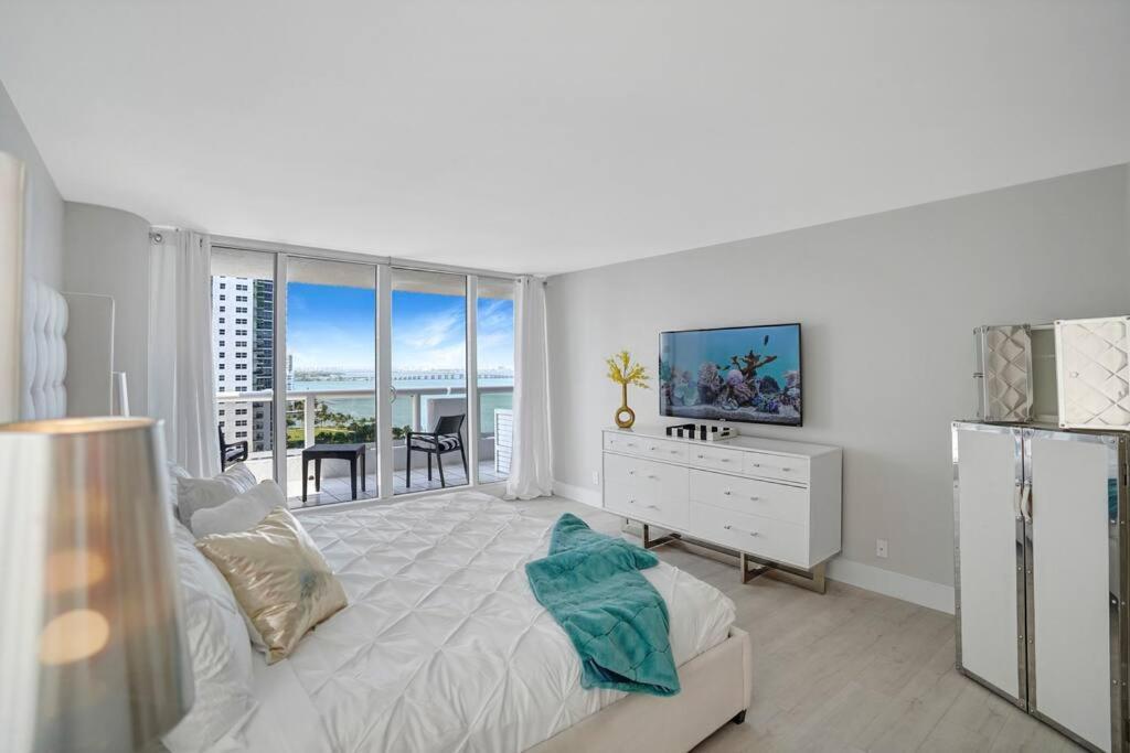 Unforgettable! Water & Park Views, 4 Bedrooms! * Miami