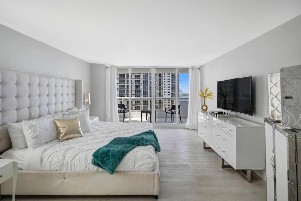 Unforgettable! Water & Park Views, 4 Bedrooms! Apartment Miami
