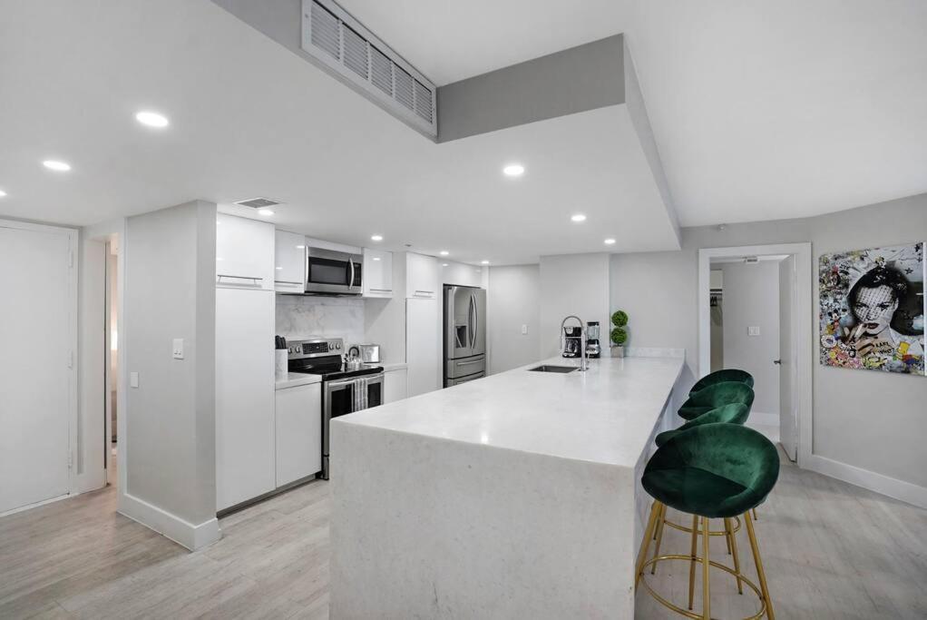 Unforgettable! Water & Park Views, 4 Bedrooms! Apartment
