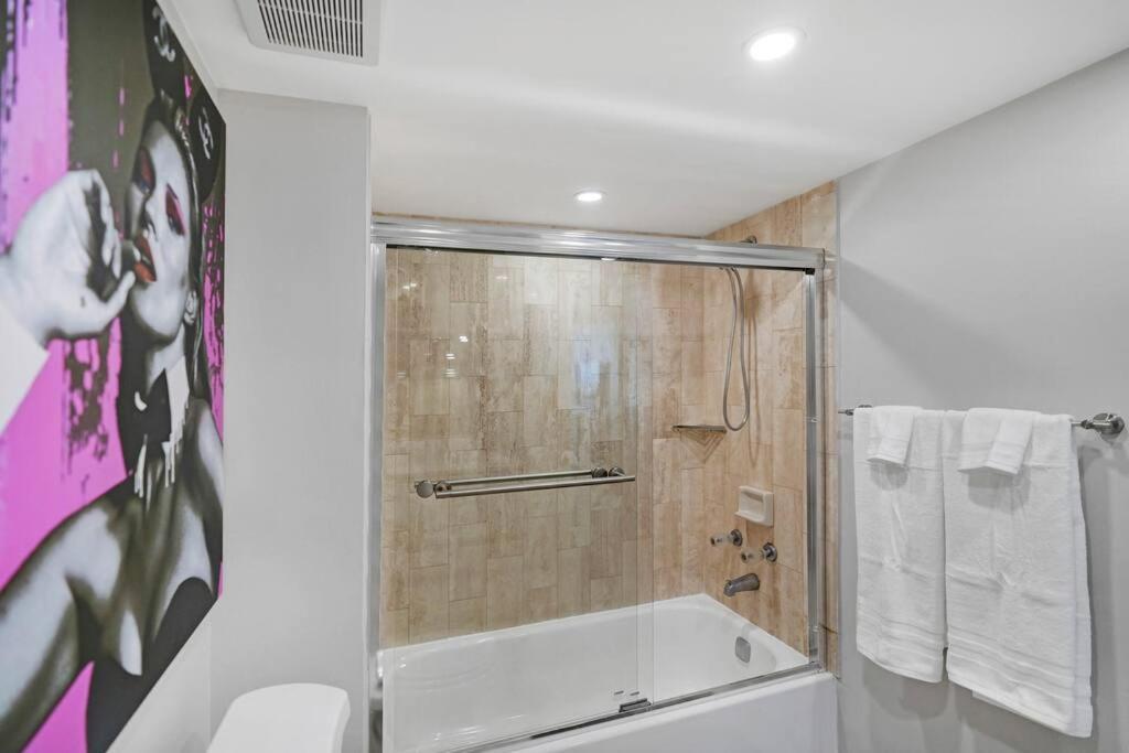 Apartment Unforgettable! Water & Park Views, 4 Bedrooms! *
