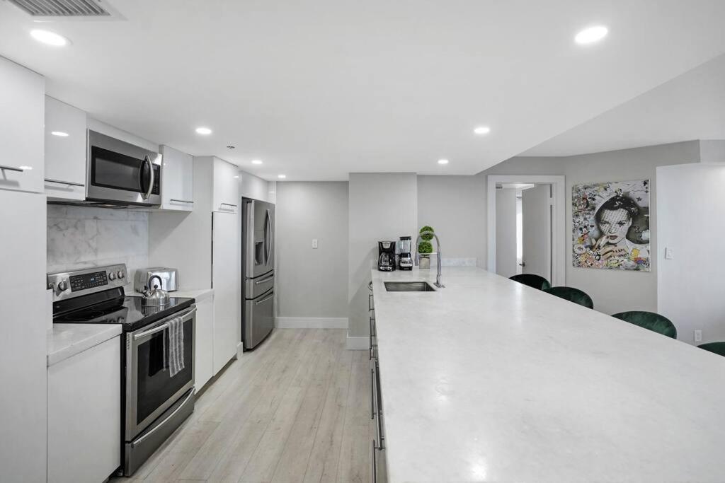 Apartment Unforgettable! Water & Park Views, 4 Bedrooms!