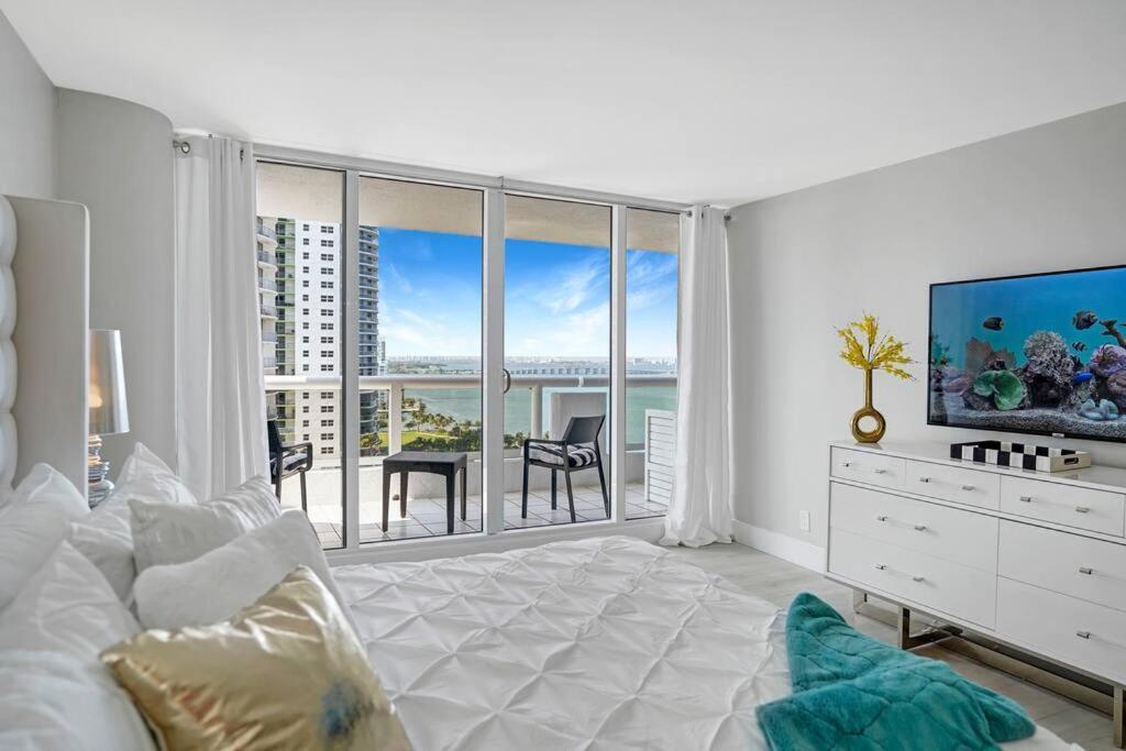 Unforgettable! Water & Park Views, 4 Bedrooms! Apartment