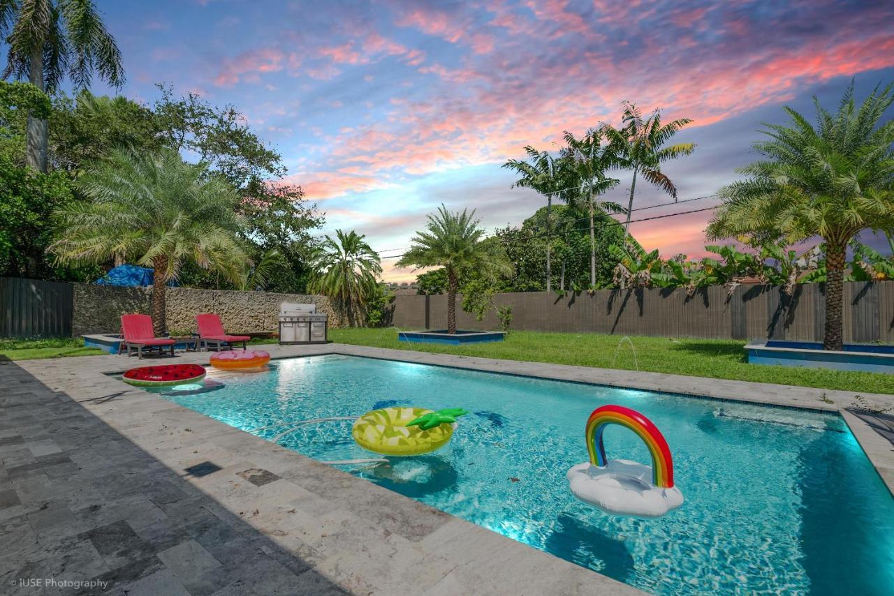The Palms/ Big Pool/ Foosball/ Pool Table Ferienhaus Miami