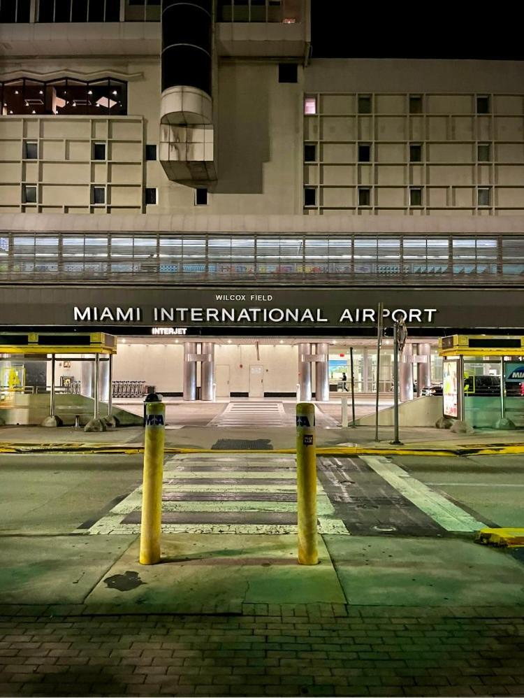 Private Near Airport - Free Parking - 01
