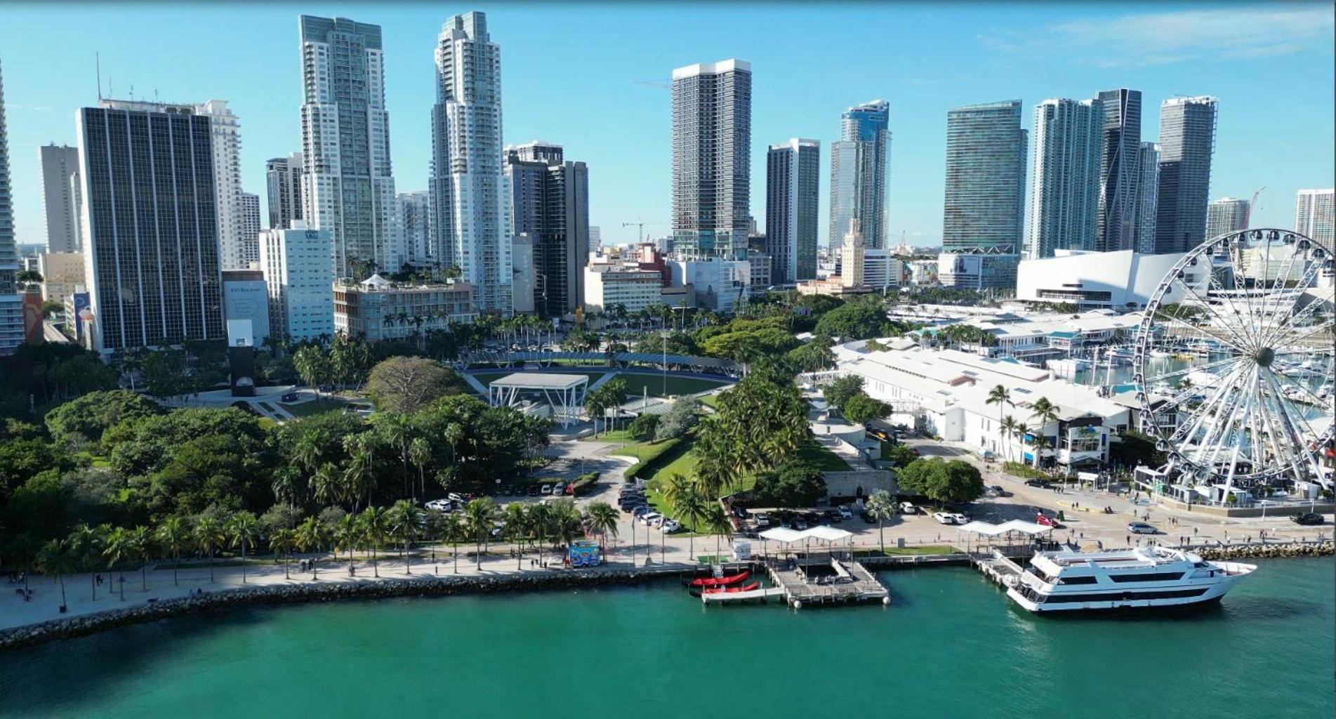 Private Near Airport - Free Parking - 01 Homestay Miami