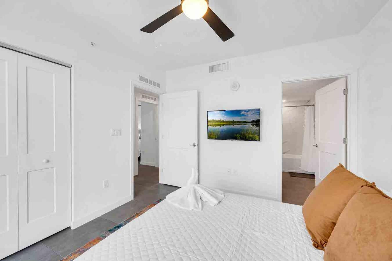 Amazing 3 Bed Unit In Dwntwn With Free Parking Apartment *