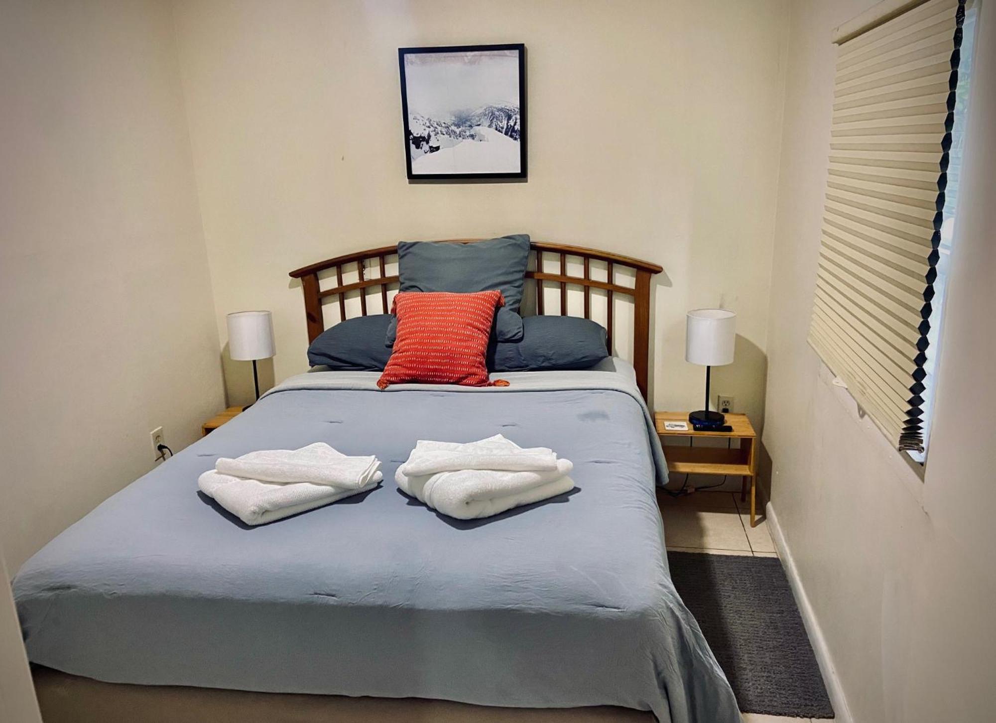 Private Near Airport - Free Parking - 01